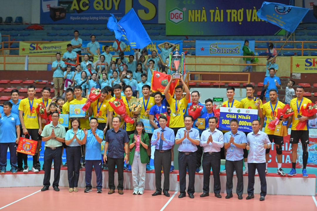 Sanest Khanh Hoa volleyball club to play friendly match with Cambodia’s team