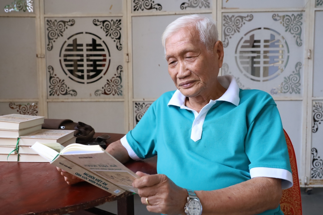 Researcher Ngo Van Ban with culinary culture