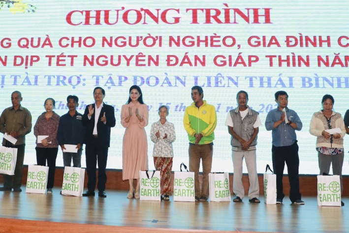 New Year gifts for the needy