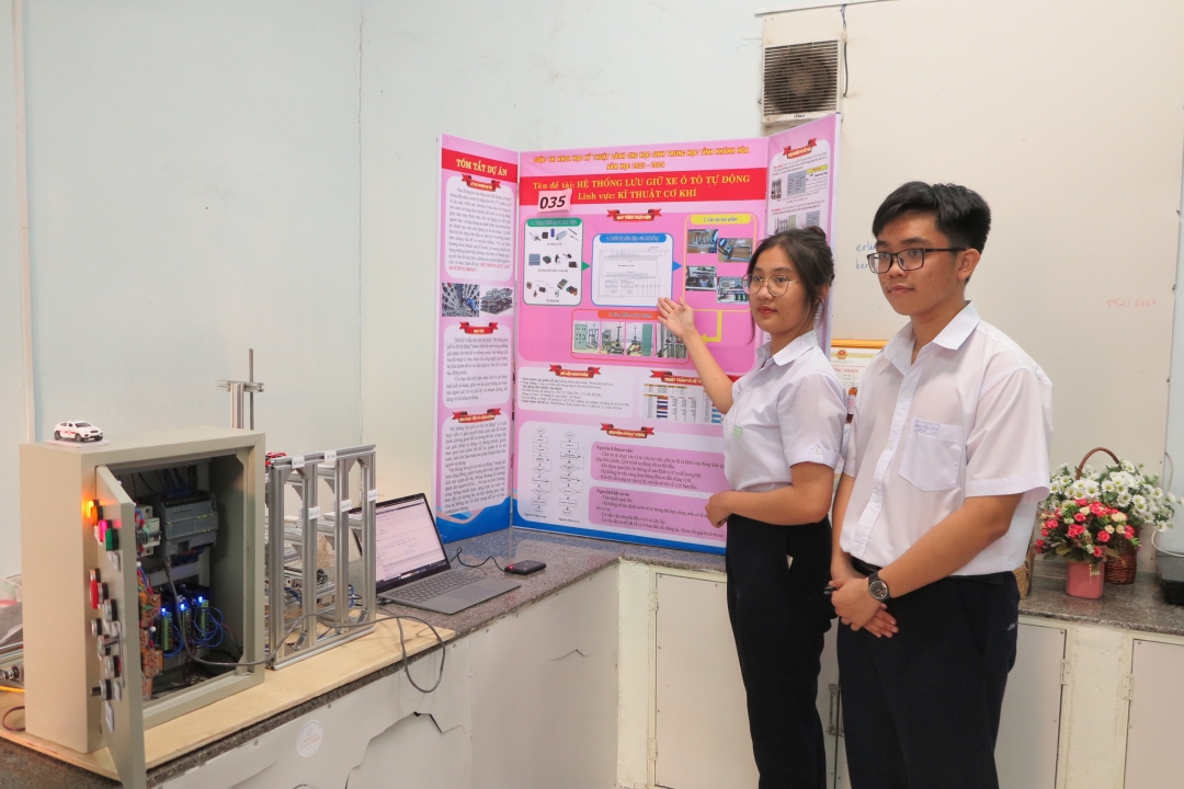 Automatic parking models developed by students