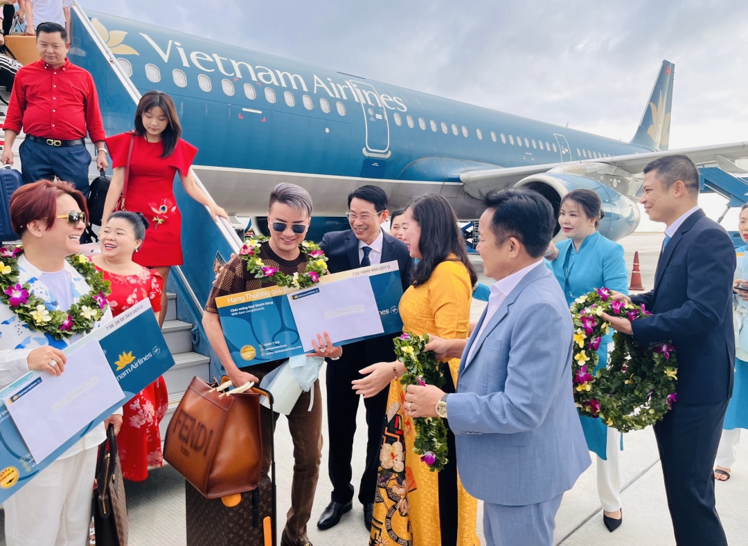 Khanh Hoa welcomes first flight in the Year of Dragon 2024