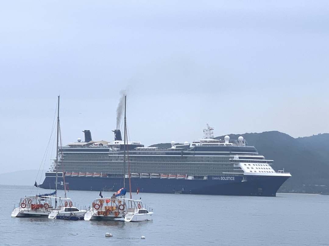 Celebrity Solstice brings nearly 2,800 passengers to Nha Trang