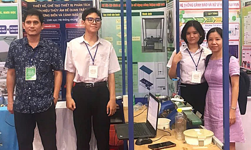 Solar-powered waste classification model