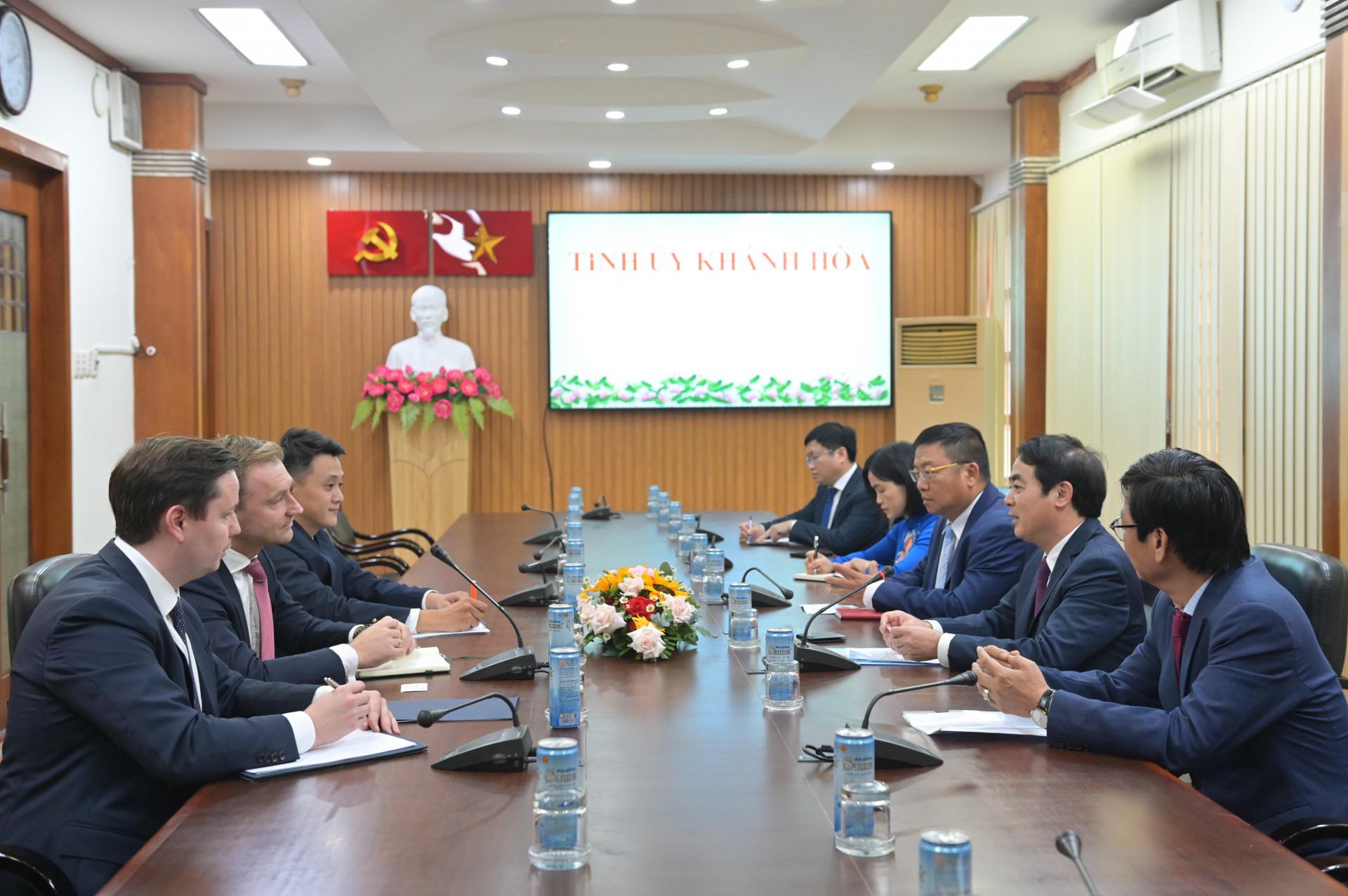 Belarusian Consul General Ruslan Varankou visits Khanh Hoa