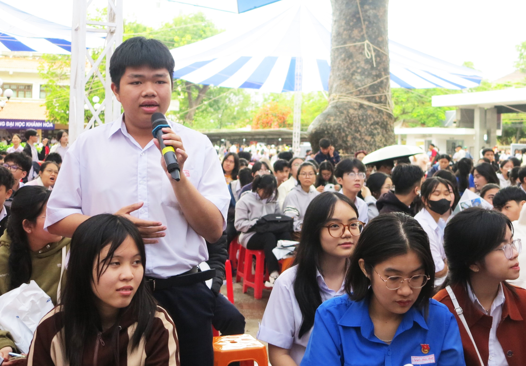 University admission guidance and career orientation for over 4,700 high school students