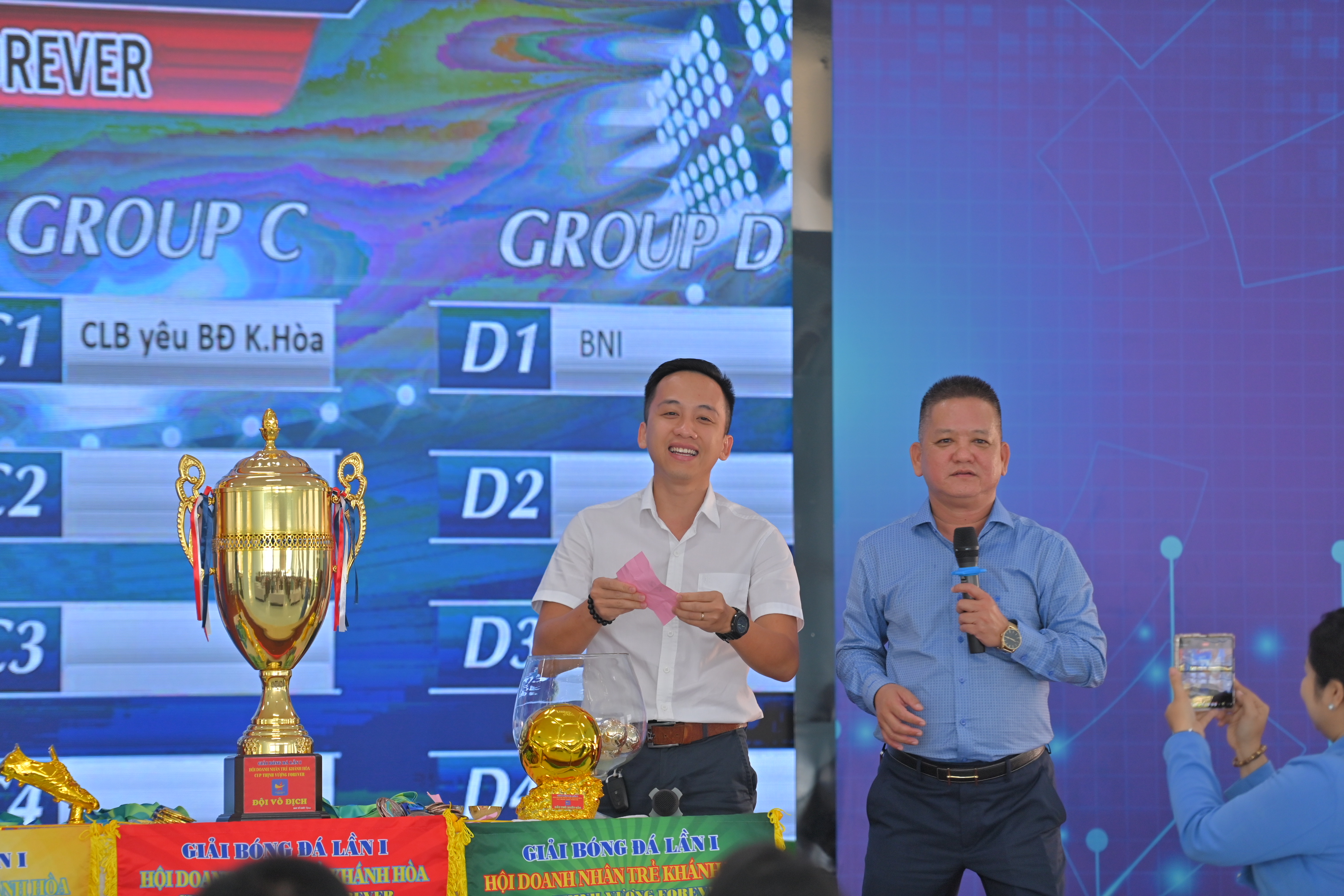 16 teams join football tournament for young Khanh Hoa businessmen