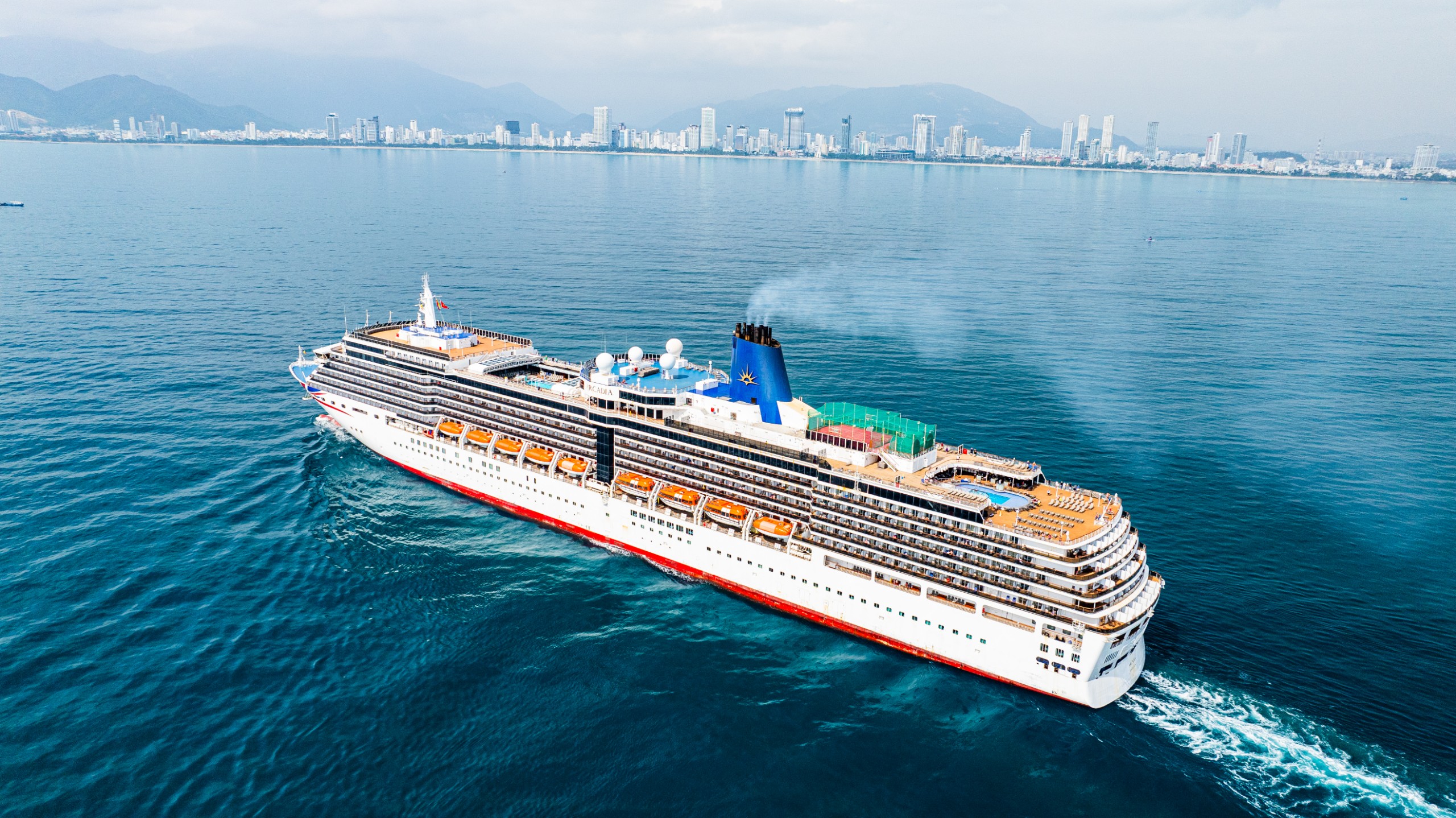 Arcadia cruise ship with 1,700 travelers calls at Nha Trang