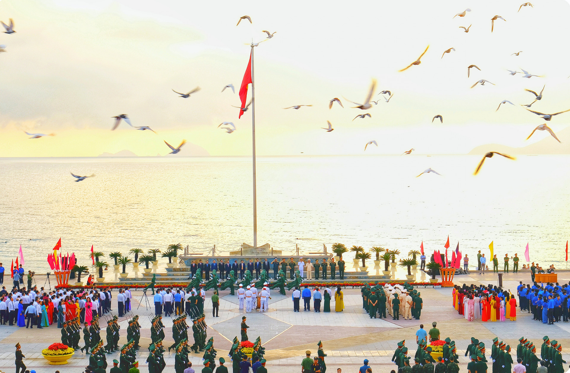 Sacred flag-raising ceremony celebrating Nha Trang City’s 100th anniversary of construction and development