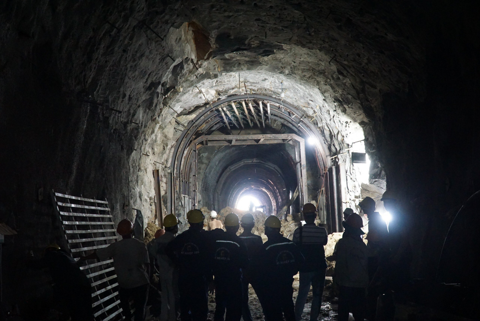 Urgent repairs on Ca Pass Tunnel landslide