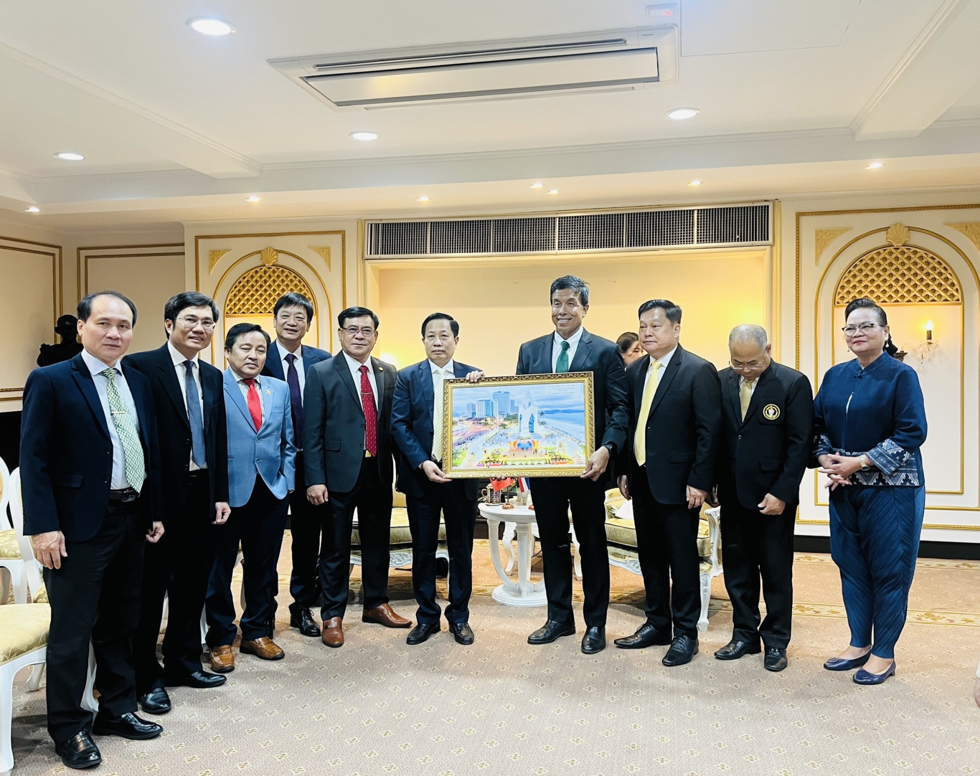 Khanh Hoa leader pays working visit to Bangkok City and Chonburi Province, Thailand