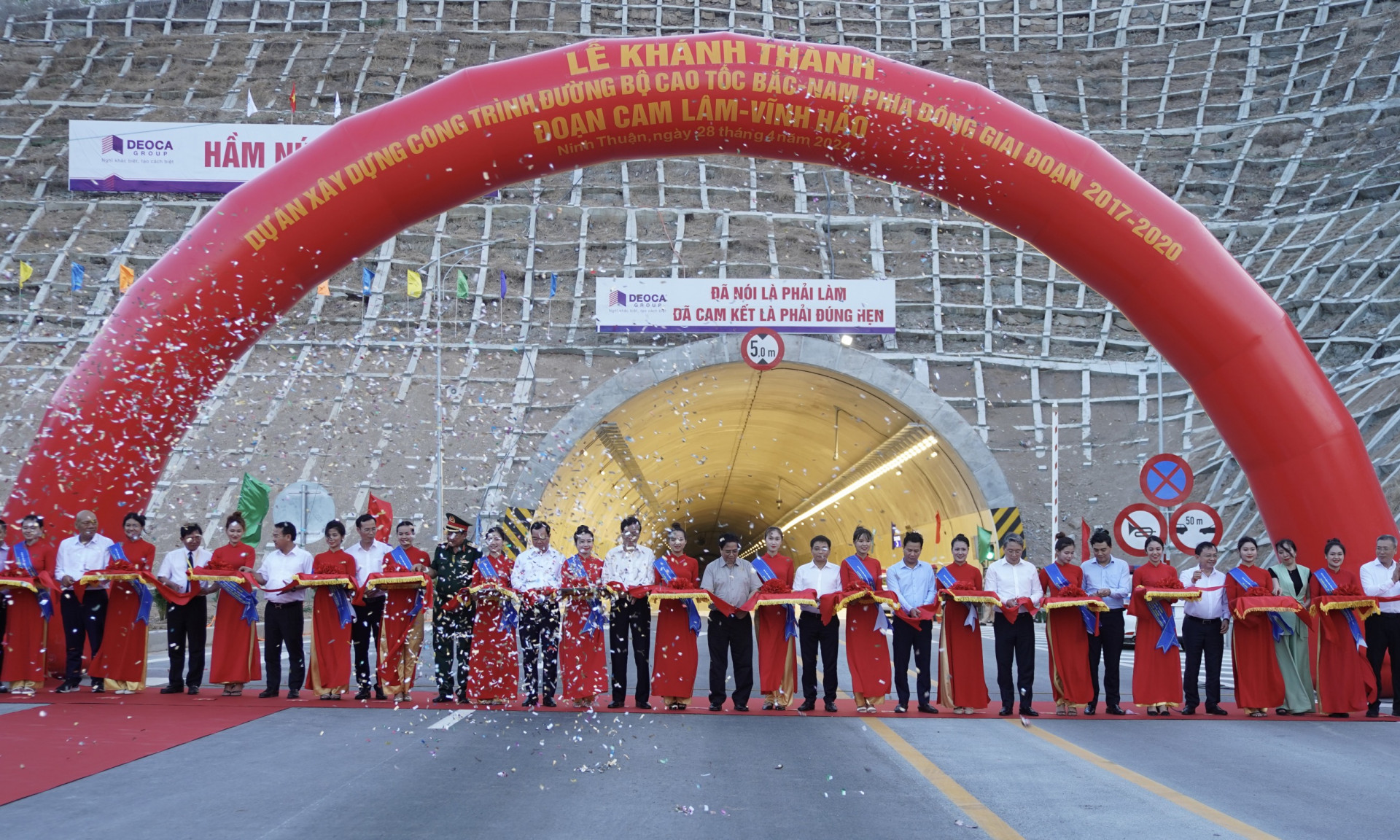 Cam Lam - Vinh Hao Motorway opens to traffic