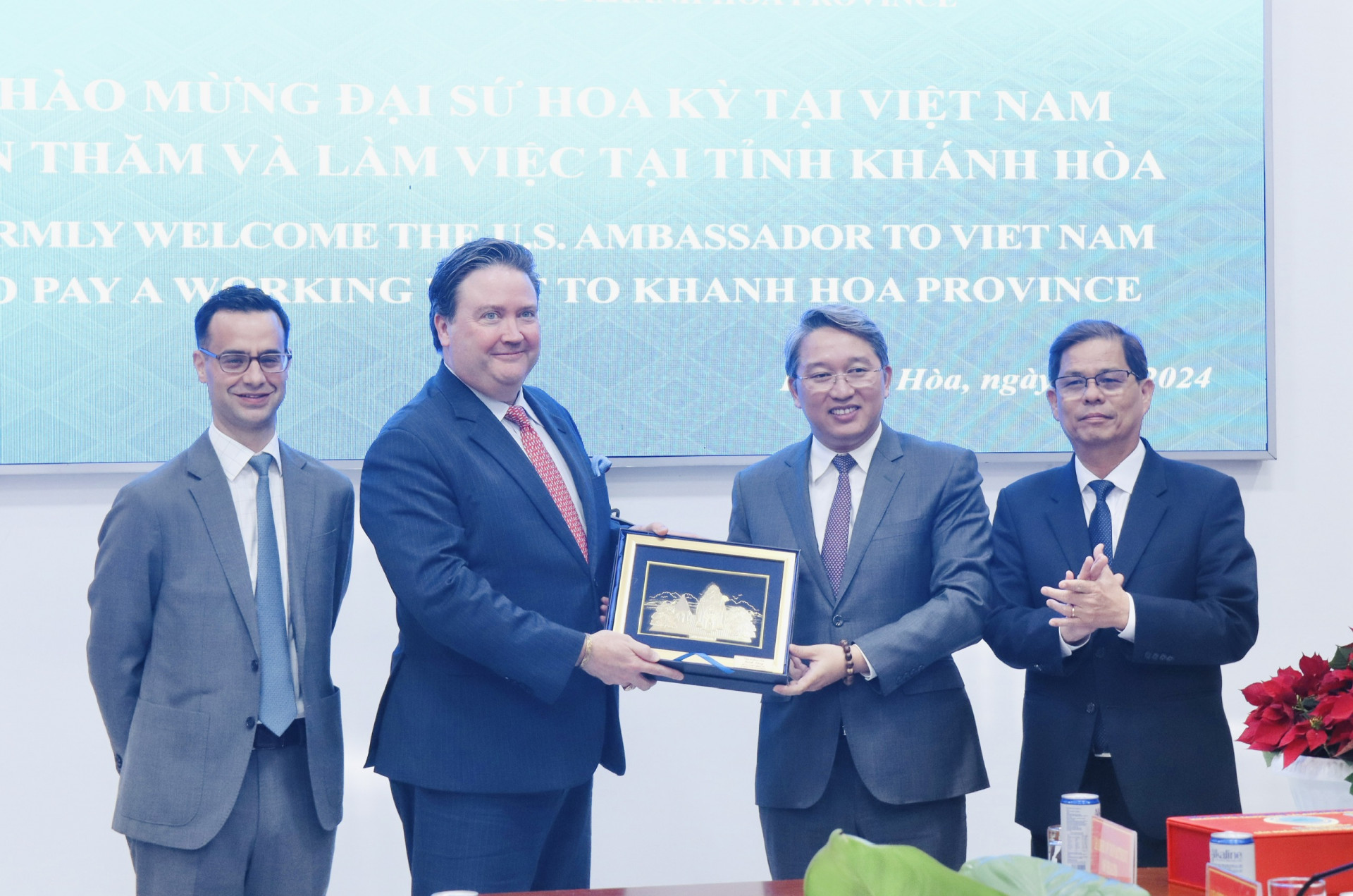 Marc E. Knapper, U.S. Ambassador to Vietnam visits Khanh Hoa