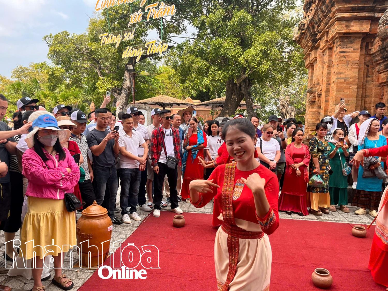 Khanh Hoa sees slight increase of tourists during Hung King Festival Holiday