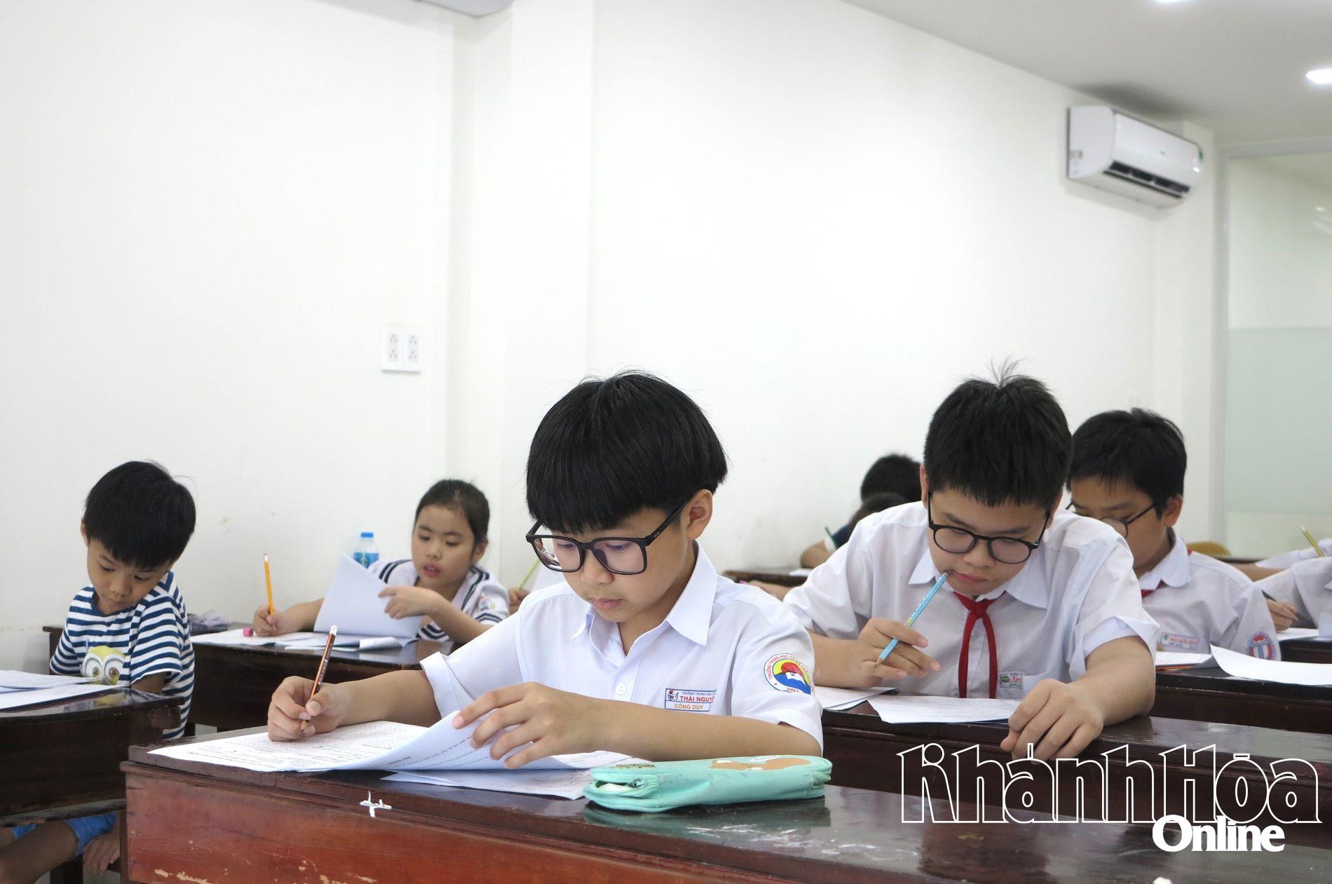 85 compete in Singapore and Asian Schools Math Olympiad 2025 at Nha Trang Examination Council