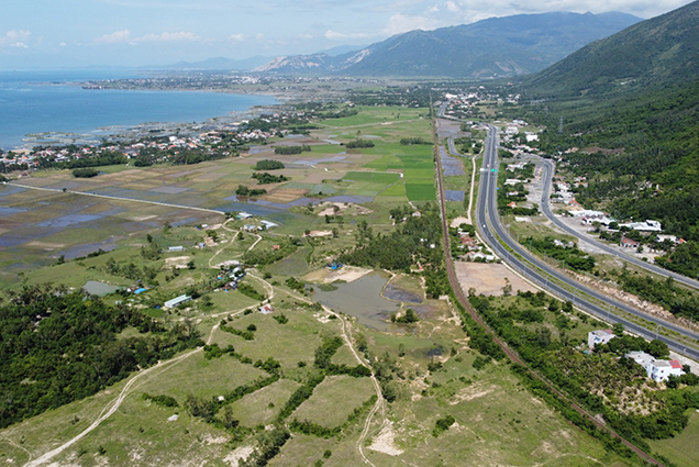 Implementing key tasks to develop Van Phong Economic Zone in 2023