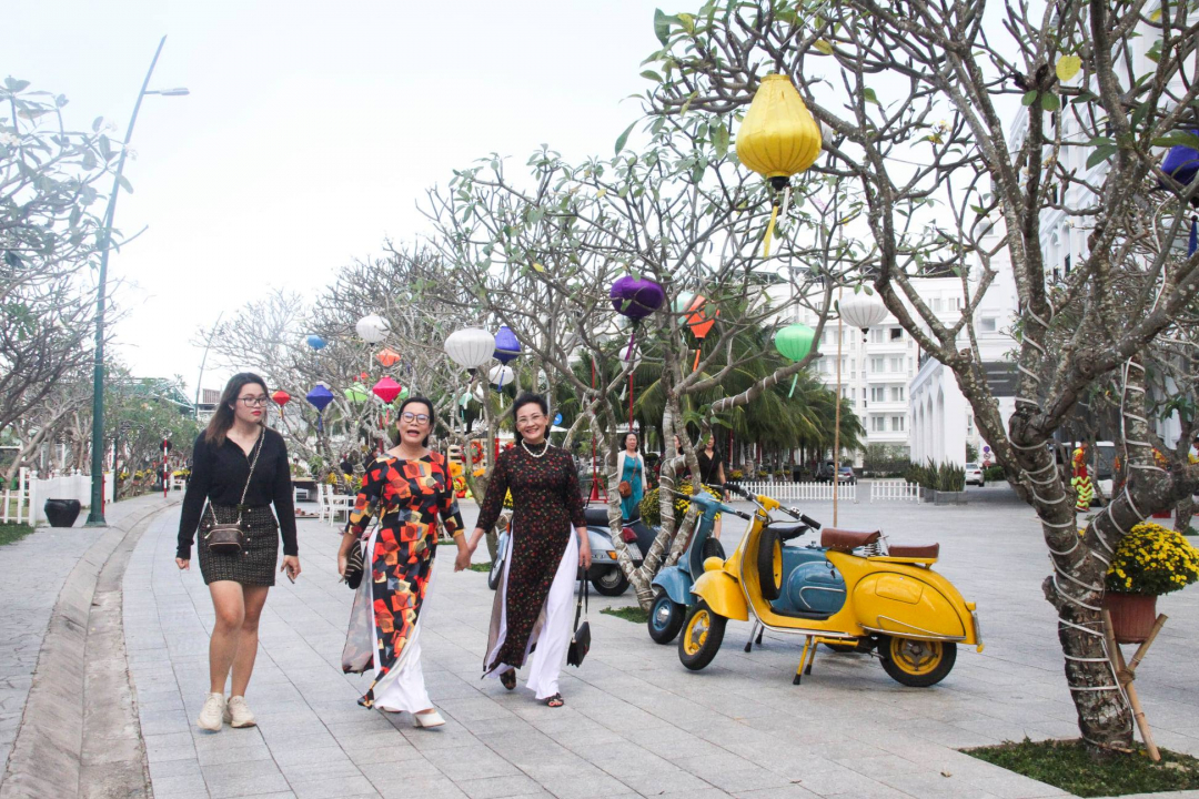 Champa Island Nha Trang: Street food festival and ancient vehicle collection exhibition