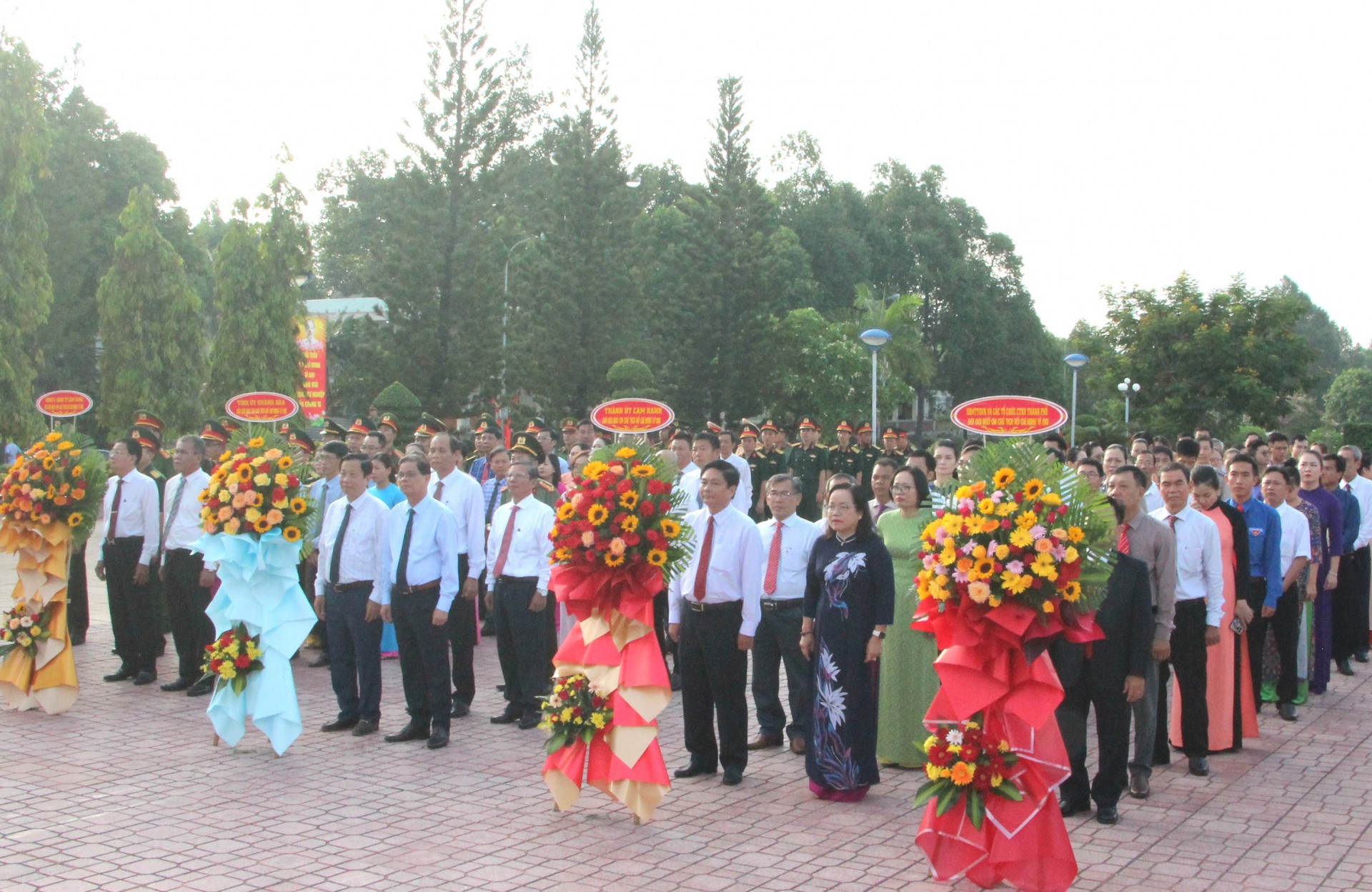 Incense offering in commemoration of President Ho Chi Minh at Ho Chi Minh Monument