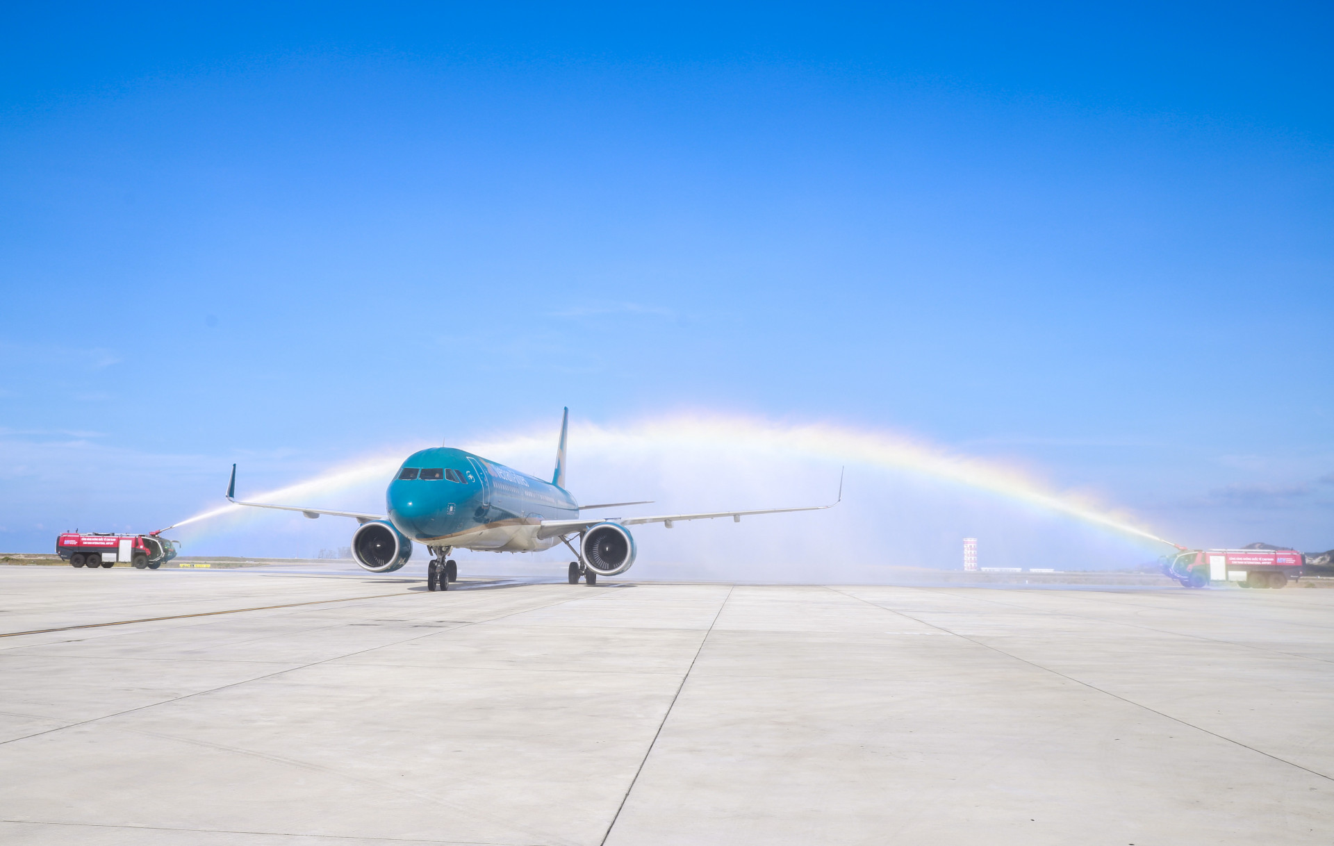 Cam Ranh Airport welcomes 300,000th flight