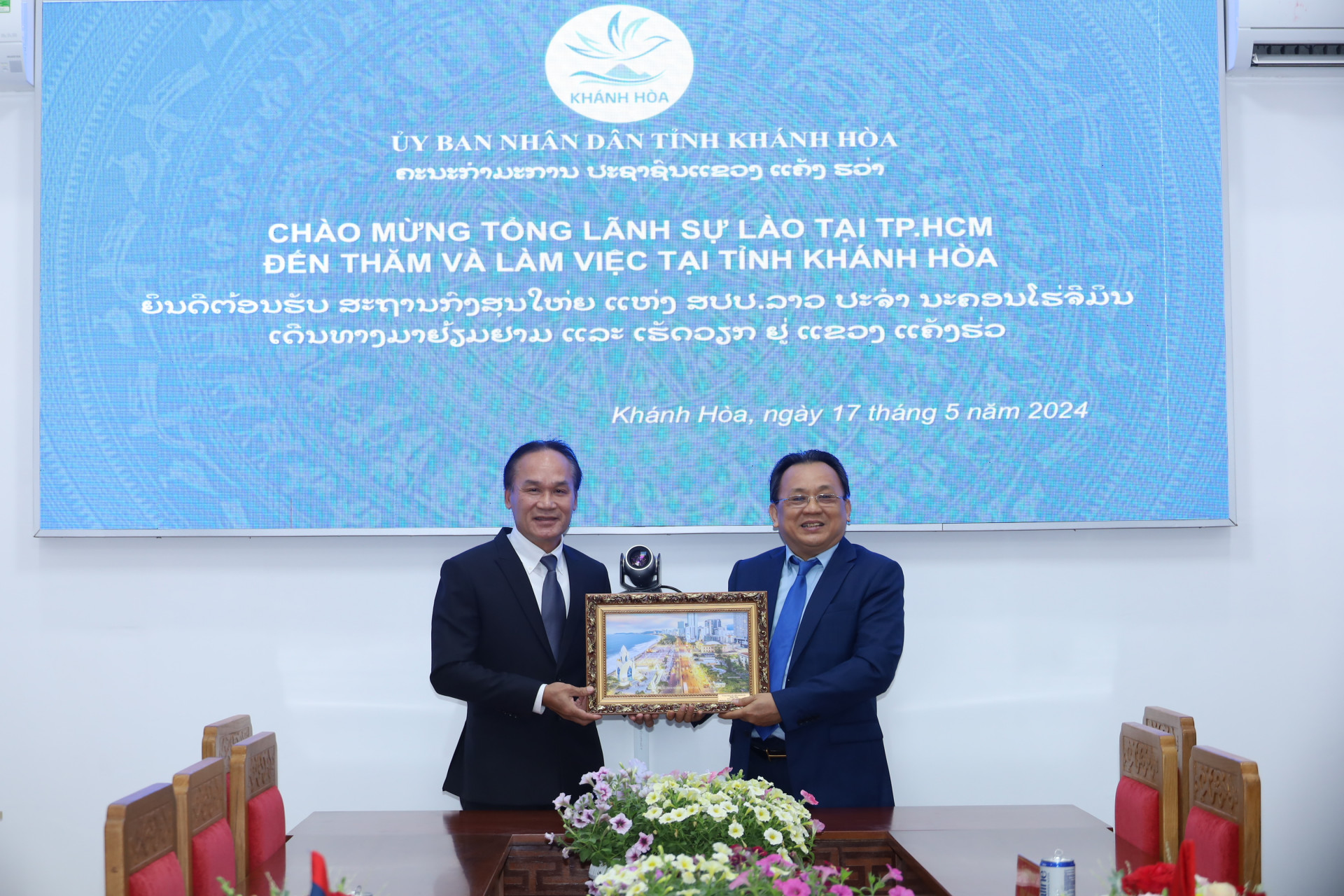 Consul General of Laos visits Khanh Hoa