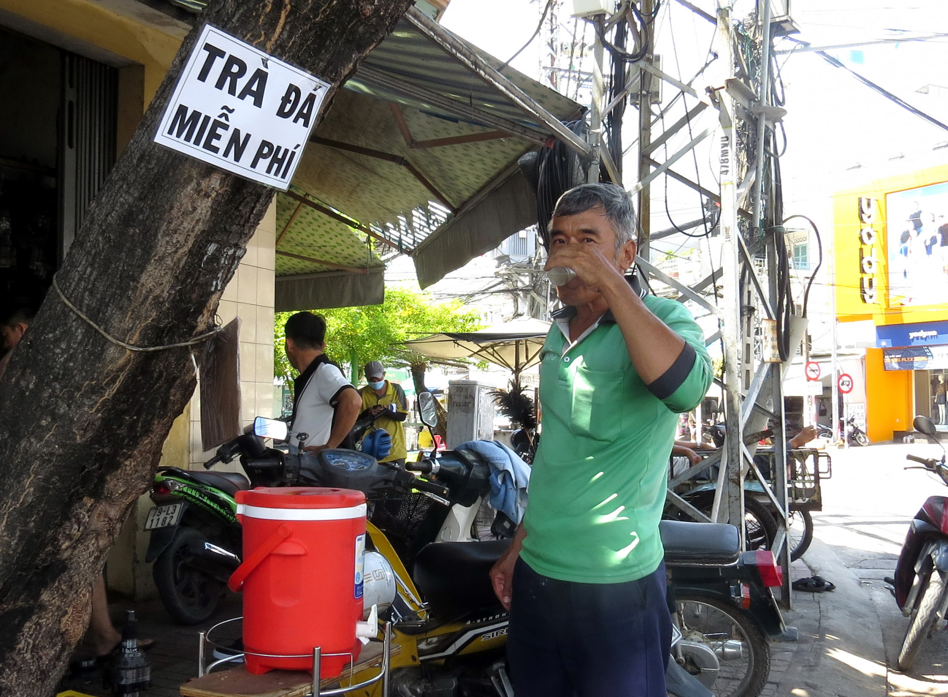 Free “hydration stations” for travelers