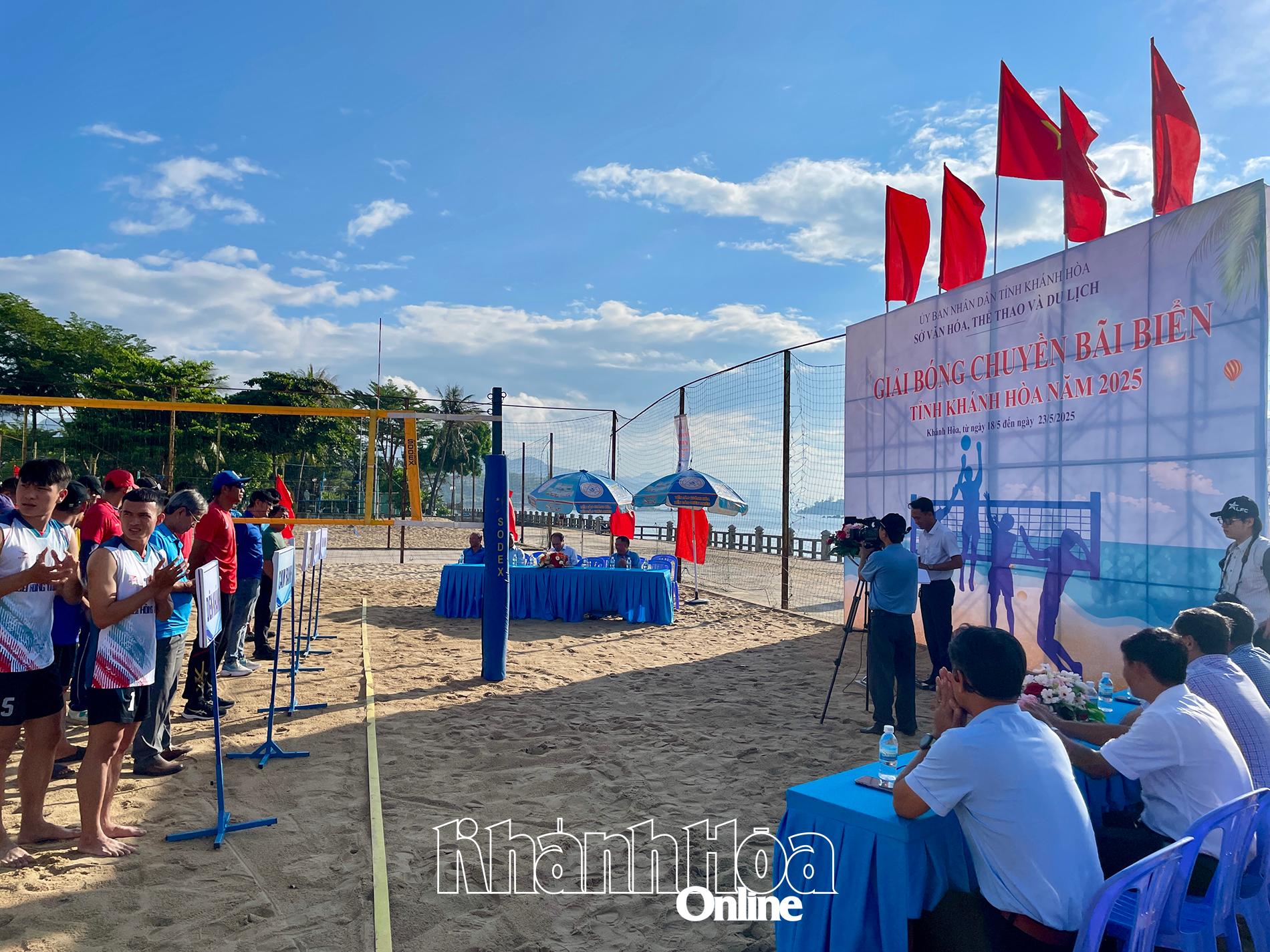 33 players compete in Khanh Hoa beach volleyball tournament