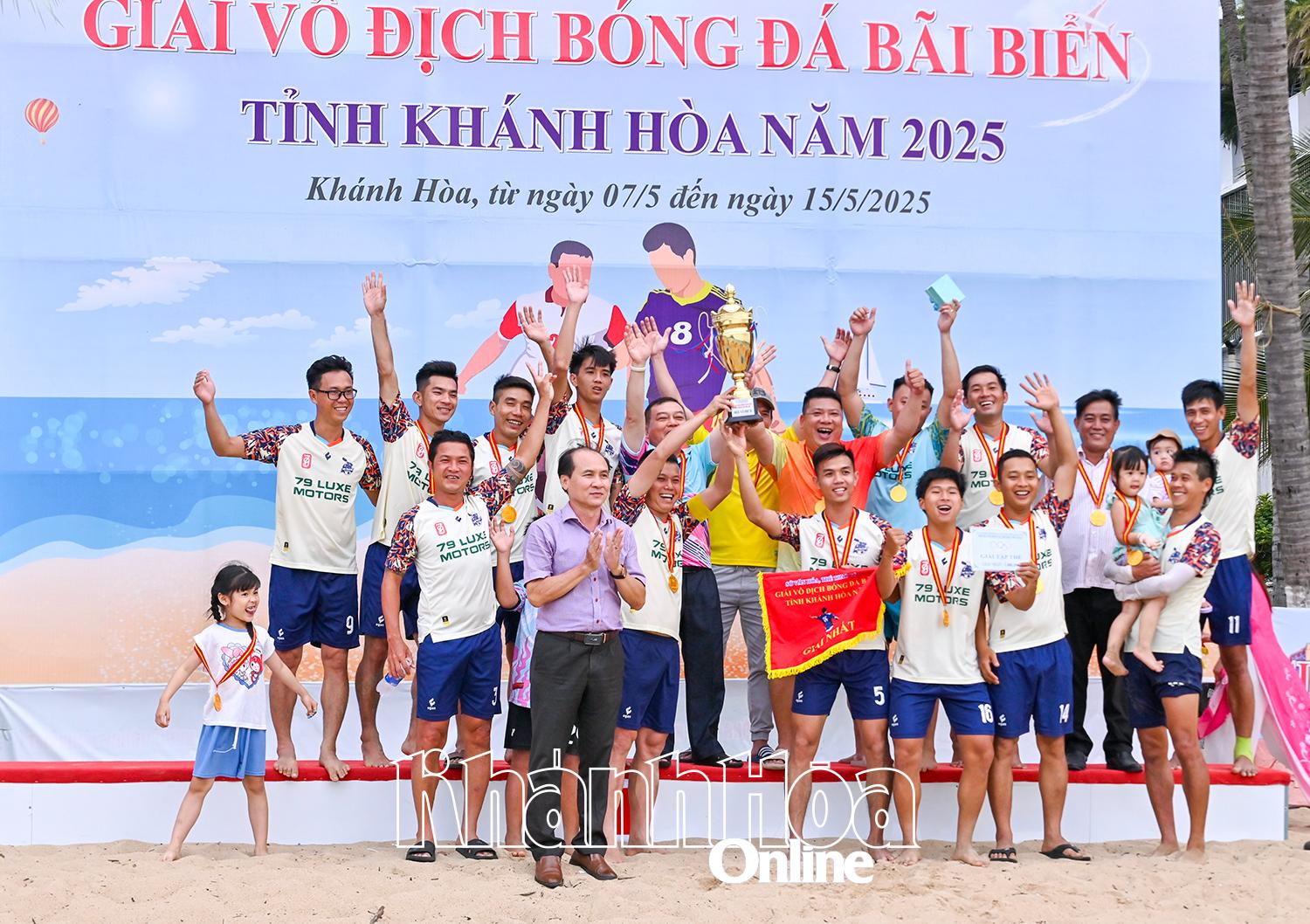 Exciting Khanh Hoa’s beach football tournament 2025