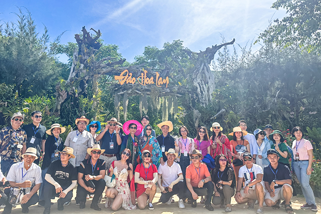 Vietnamese and foreign artists visit Orchid Island
