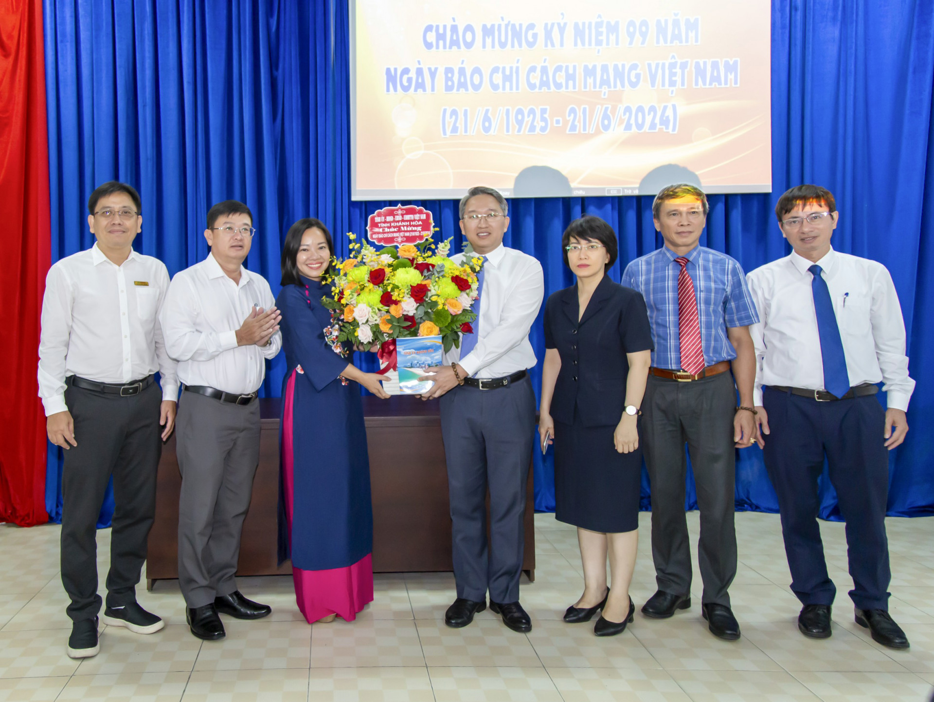 Provincial leaders pay Press Day visit