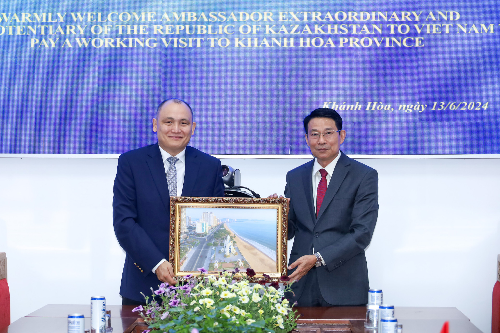 Kanat Tumysh, Kazakh Ambassador to Vietnam Kanat Tumysh visits Khanh Hoa