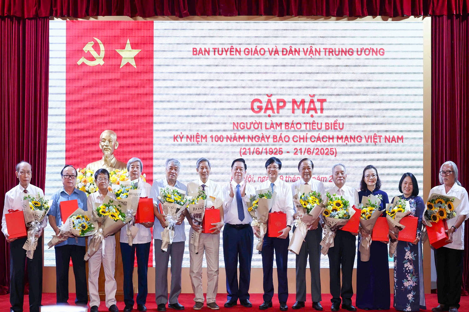 123 outstanding journalists nationwide honored