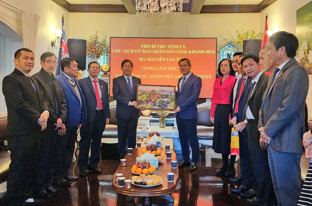 Khanh Hoa delegation works with Consulate General of Vietnam in New South Wales, Queensland, South Australia and businesses in Australia