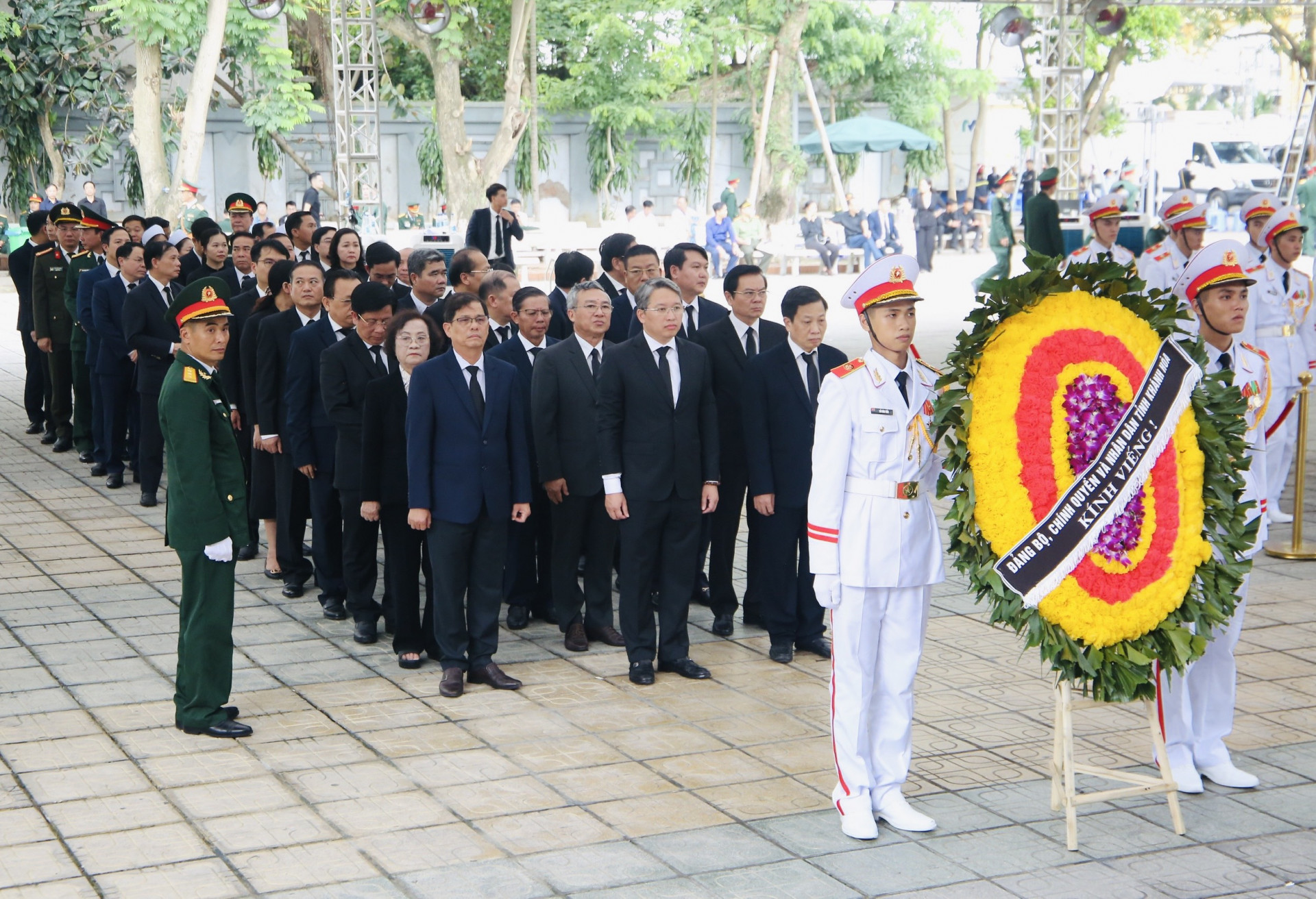 Provincial delegation pays tribute to General Secretary Nguyen Phu Trong