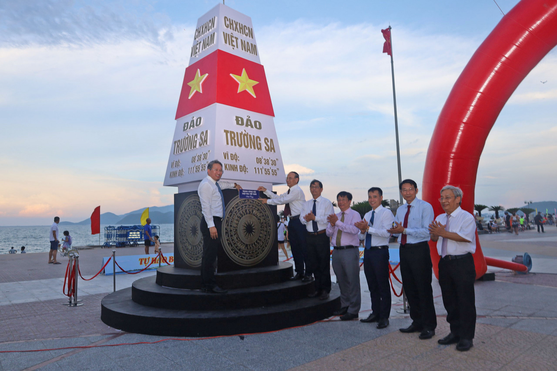 Photo exhibition week: Vietnamese lawyers with homeland seas and islands