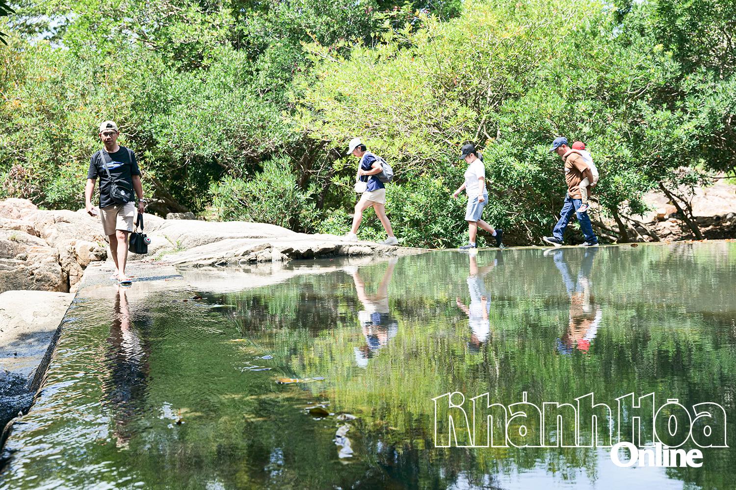 Community tourism in Cau Gay and Da Hang villages (Vinh Hai commune): Potential gradually exploited