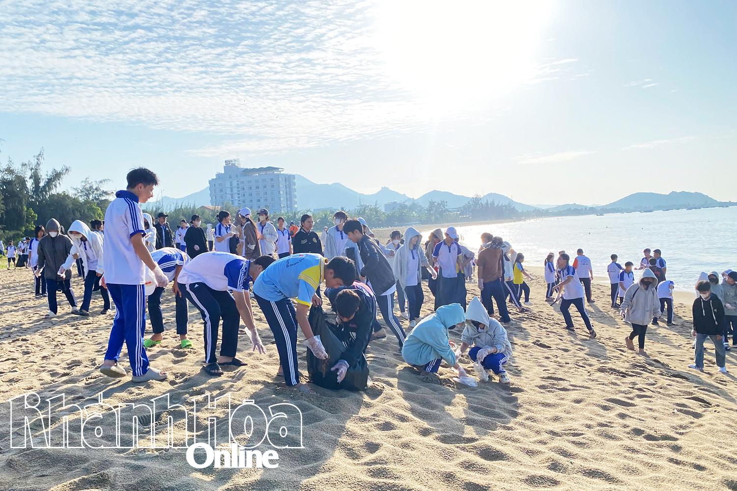 Beach clean-up for marine environmental preservation