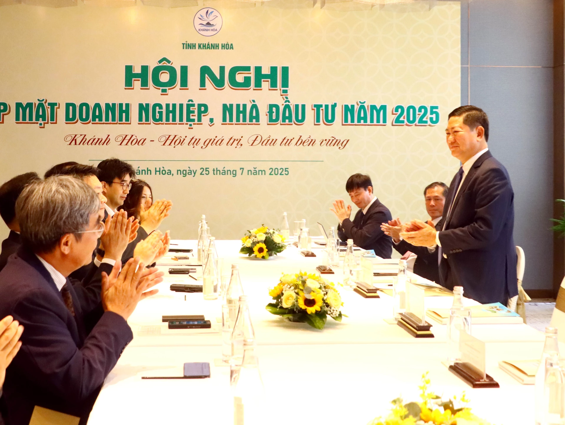 Khanh Hoa strengthening cooperation to remove obstacles for businesses