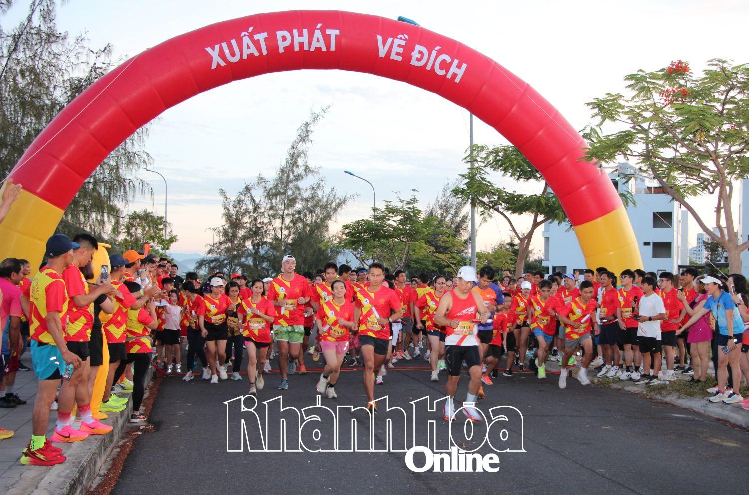 Over 160 people join relay race to raise education funds 