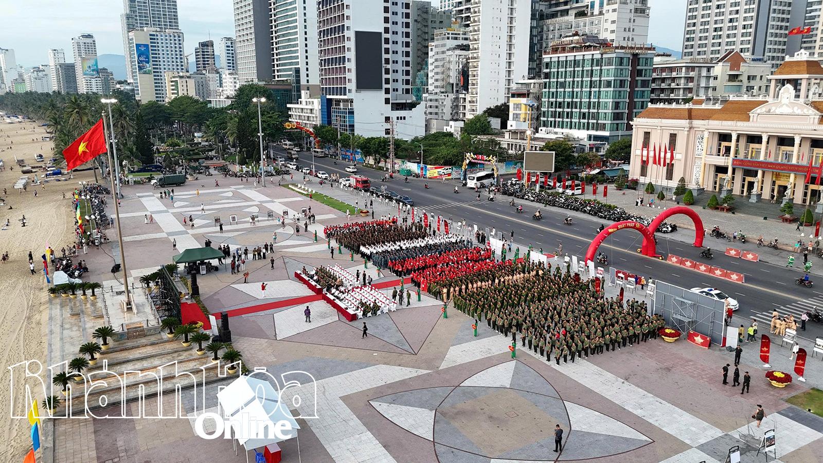 More than 11,000 in Khanh Hoa join national walking journey “Moving Forward with Vietnam”