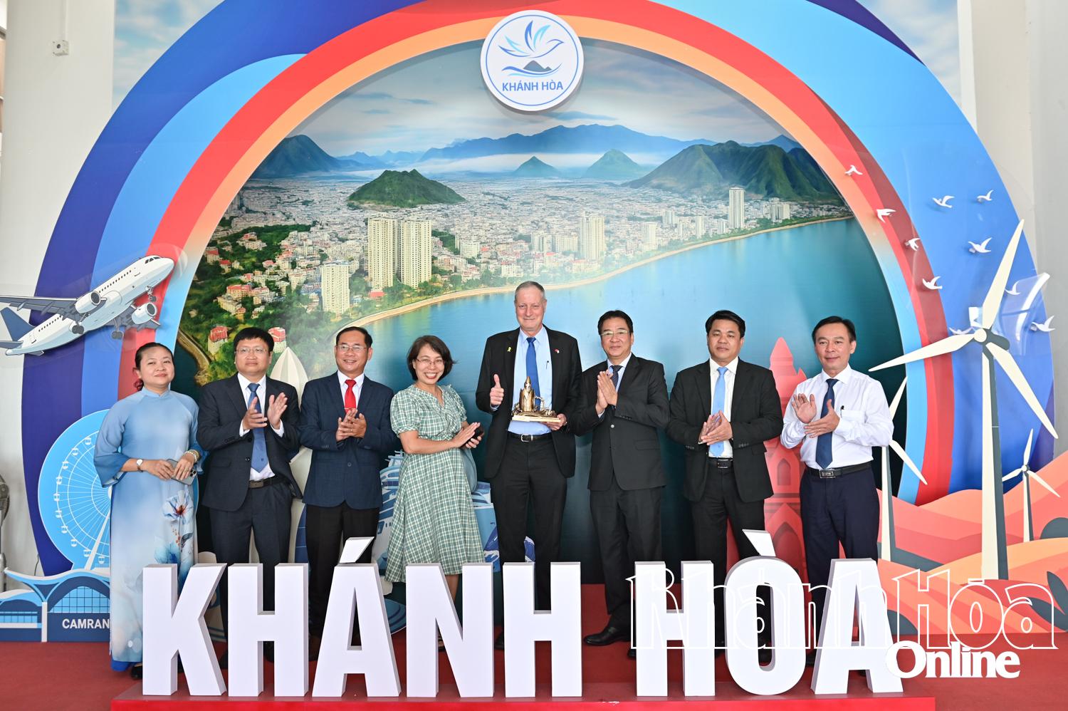 Vice-Chairman of Provincial People's Committee Nguyen Long Bien receives Israeli Ambassador to Vietnam