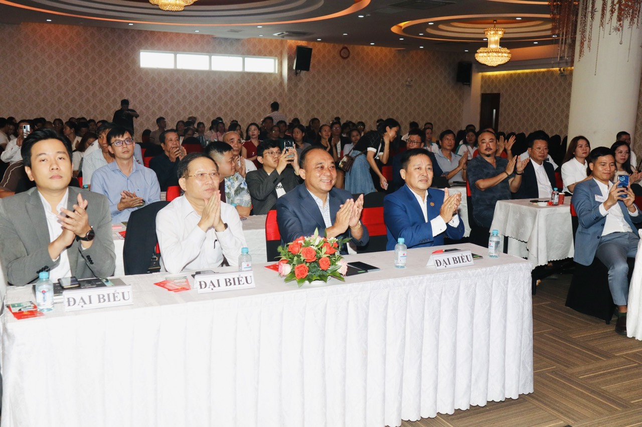 Workshop on AI and digital transformation technology solutions for Khanh Hoa tourism