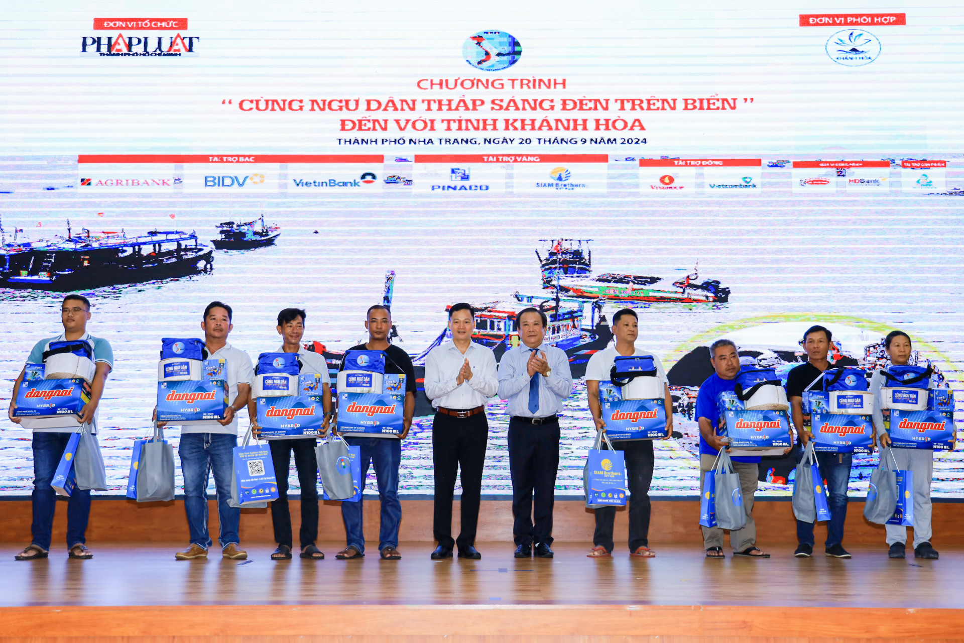 “Lighting up the sea with fishermen”