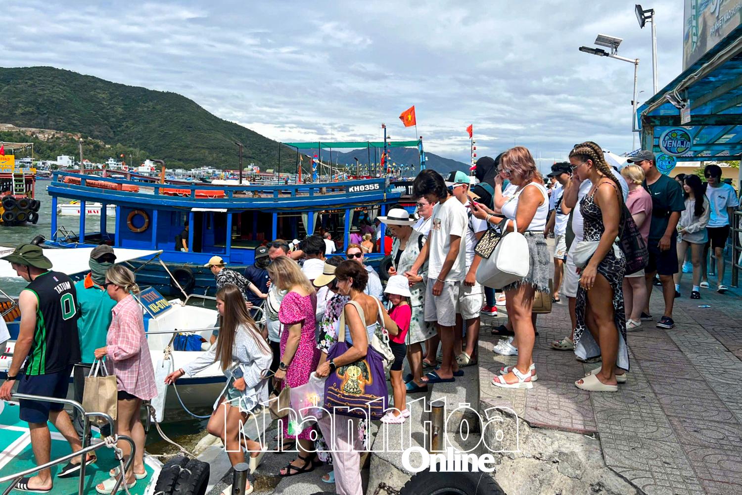 Tourism revenue increases during the National Day holiday