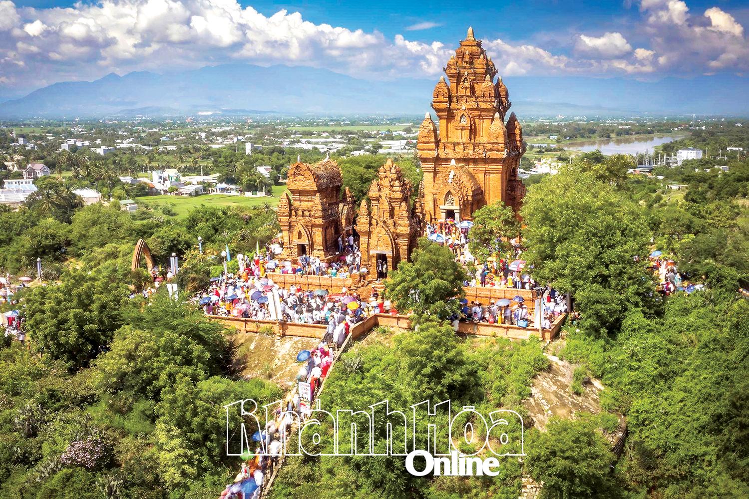 Preserving and promoting cultural heritages in alignment with developing high-class and sustainable tourism