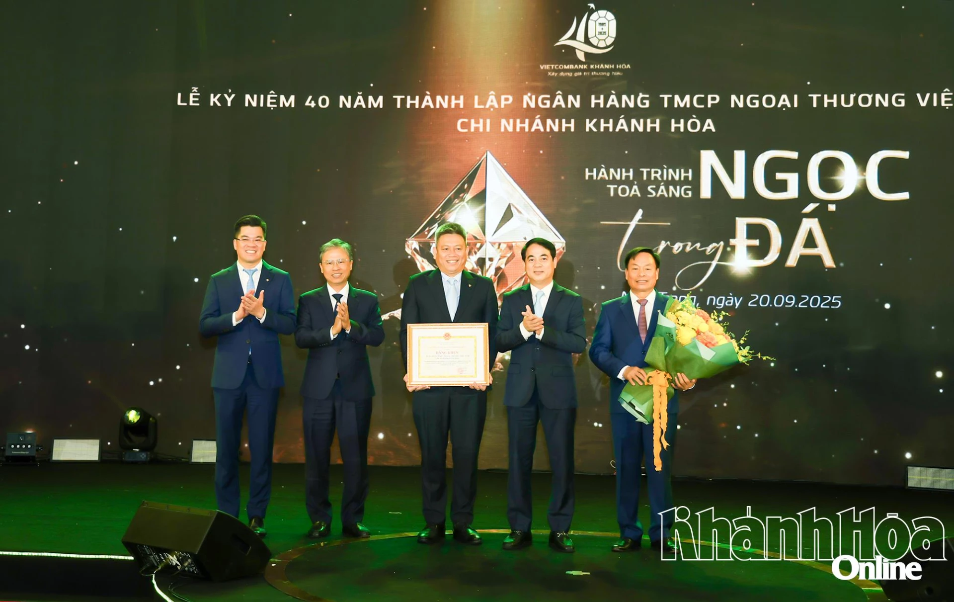  Vietcombank Khanh Hoa Branch celebrates 40th foundation anniversary