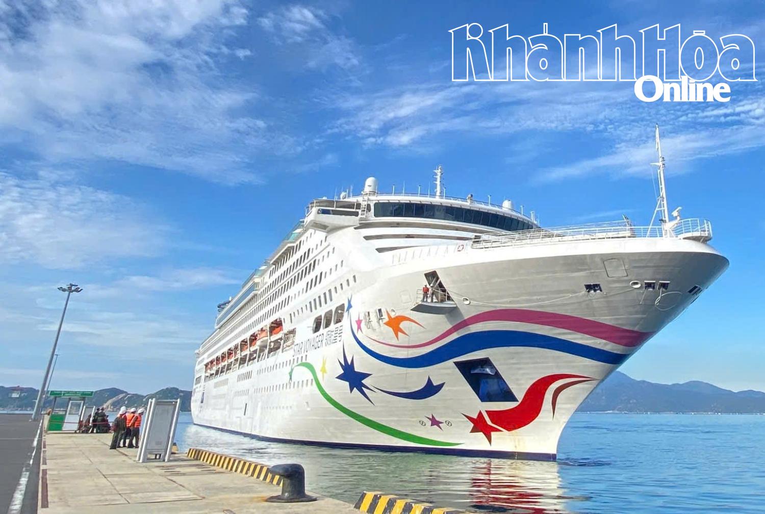 Star Voyager cruise ship carrying 1,000 passengers calls at Khanh Hoa on Sep.2