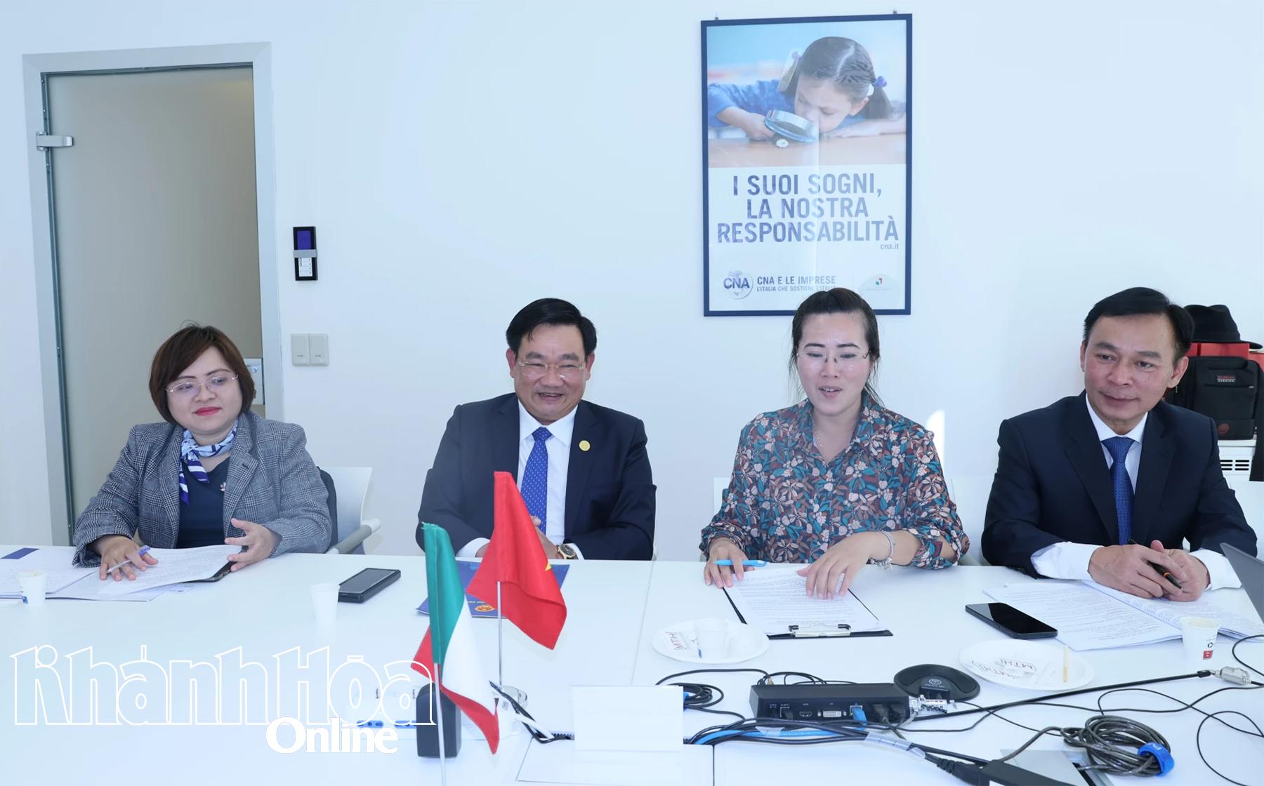 Vice-Chairman of Provincial People's Committee Trinh Minh Hoang pays working visit to Italian Association of Small and Medium Enterprises