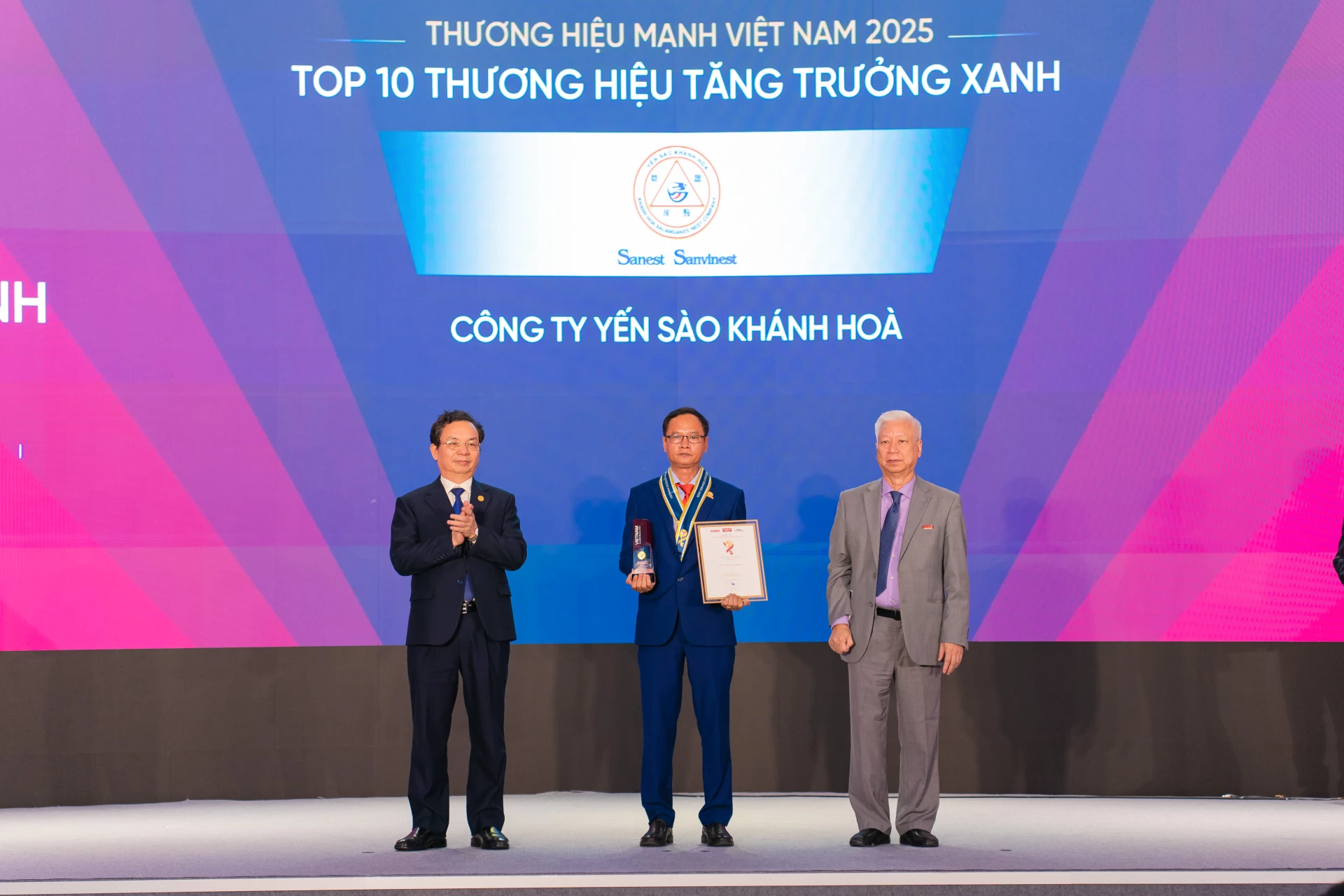 Khanh Hoa Salanganes Nest achieves Top 10 Green Growth Brands 2025