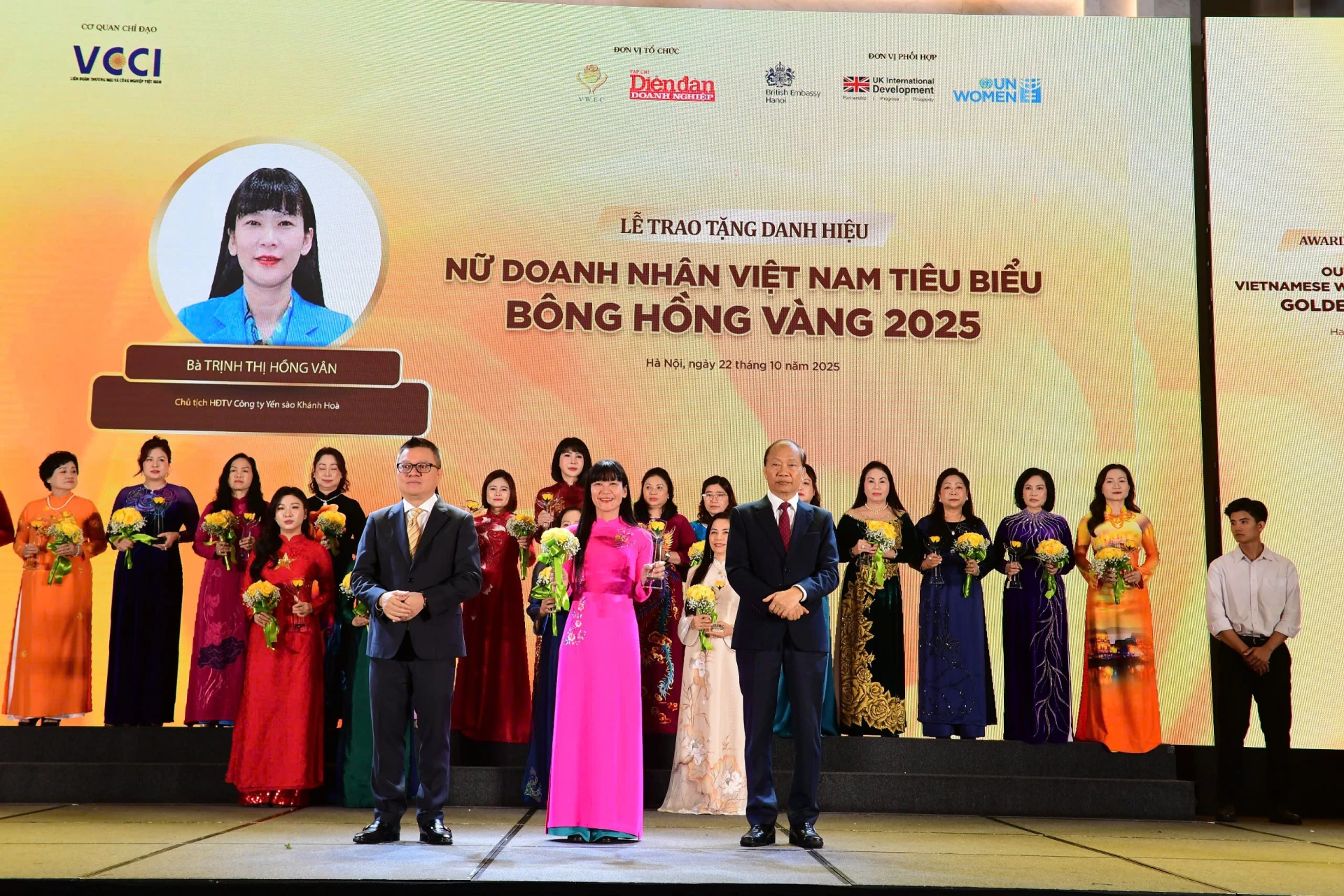 Chairwoman of Board of Members of Khanh Hoa Salangane Nest Company honored with “Outstanding Vietnamese Businesswoman - Golden Rose 2025” title 