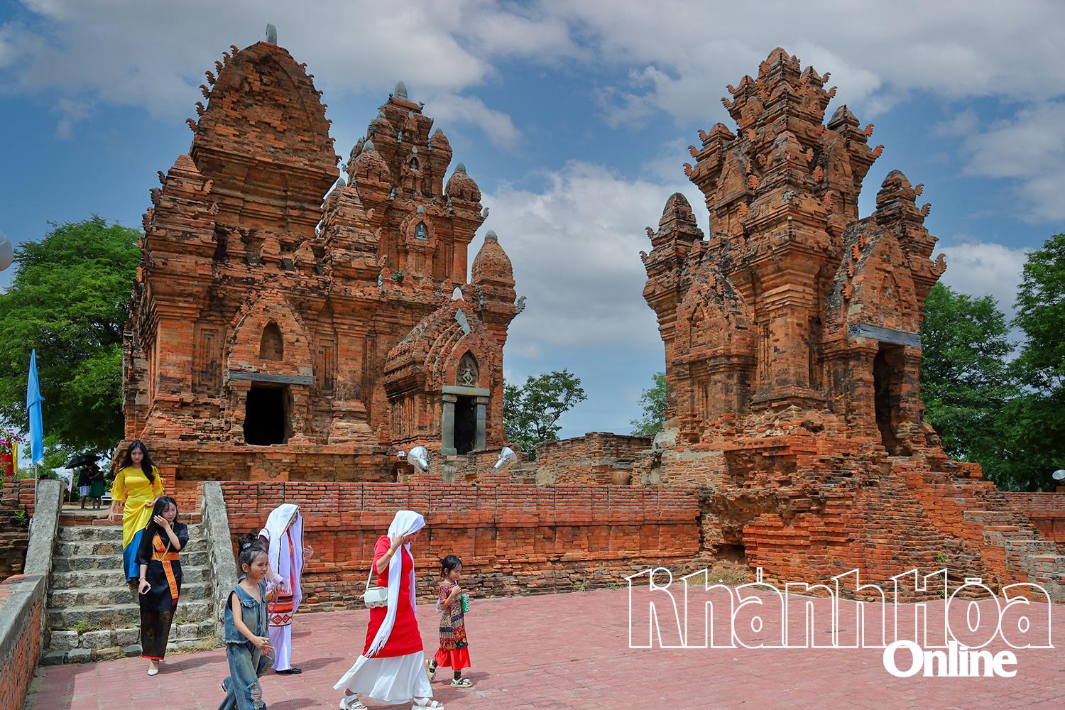 Exploiting value of Cham temples for tourism