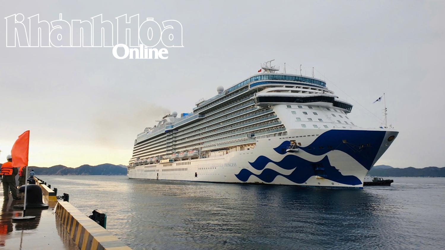 Discovery Princess cruise ship brings 1,200 passengers to Khanh Hoa